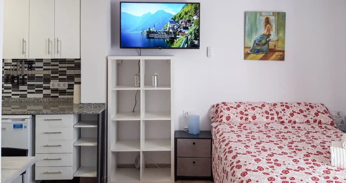 4 Bedroom Middle Floor Apartment for Sale in Estepona, Málaga - Image 6