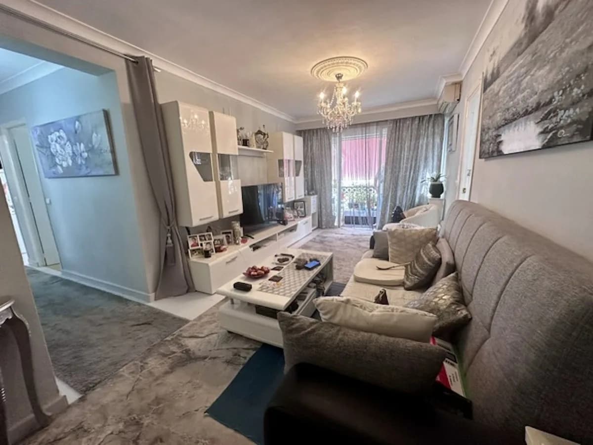 3 Bedroom Middle Floor Apartment for Sale in Estepona, Málaga - Image 6