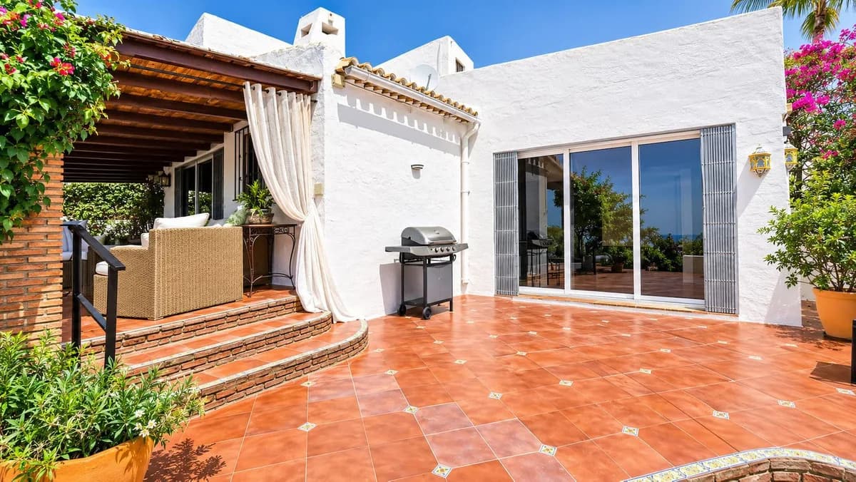 3 Bedroom Detached Villa for Sale in Casares Playa, Málaga - Image 8