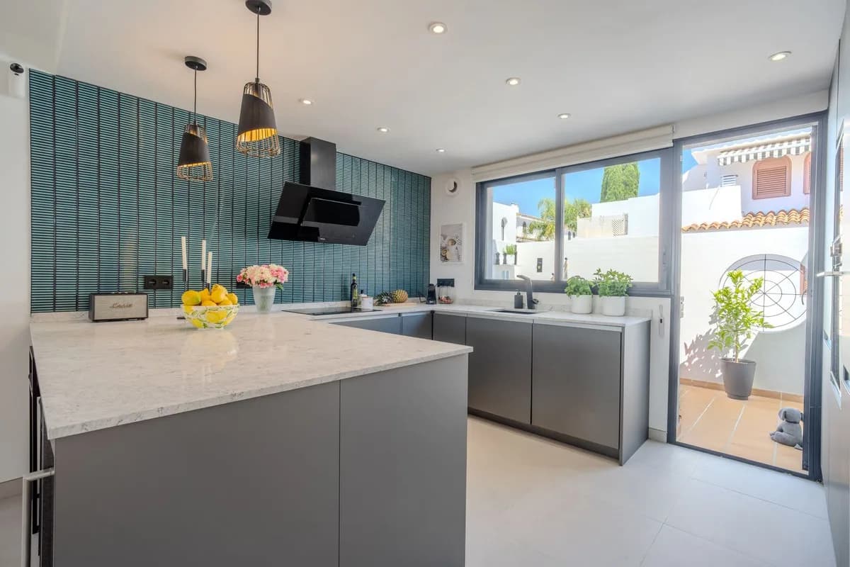 4 Bedroom Townhouse for Sale in Costalita, Málaga - Image 4