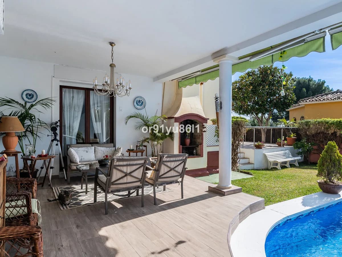 5 Bedroom Detached Villa for Sale in The Golden Mile, Málaga - Image 8