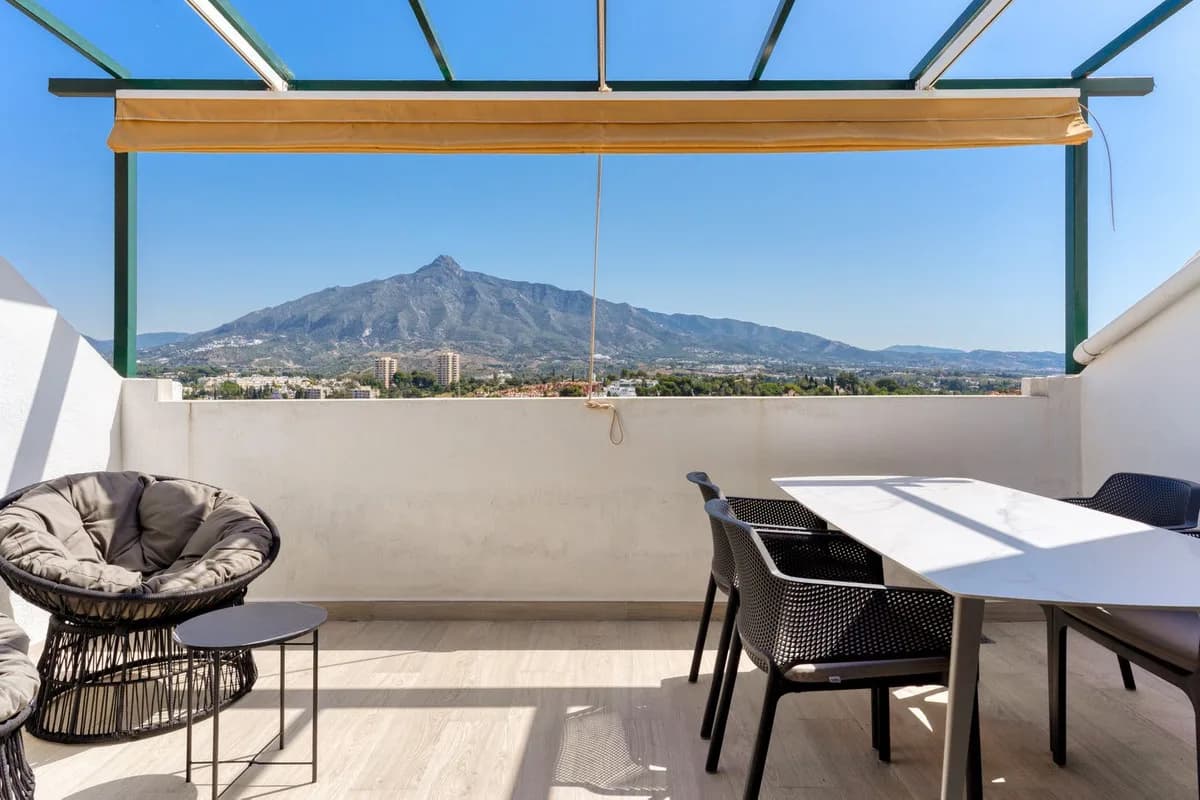 2 Bedroom Penthouse Duplex for Sale in Nueva Andalucía, Málaga - Image 6