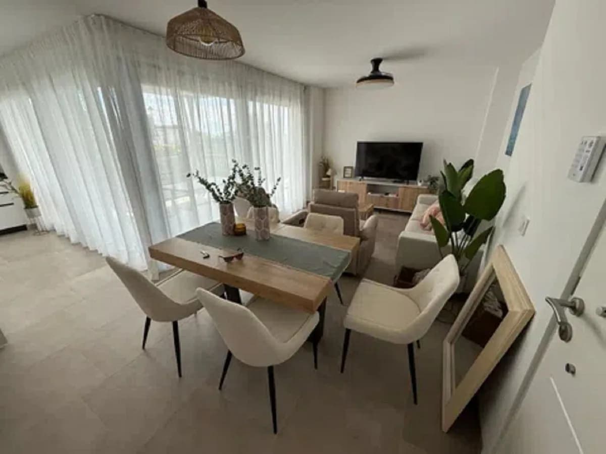 3 Bedroom Middle Floor Apartment for Sale in Los Pacos, Málaga - Image 3