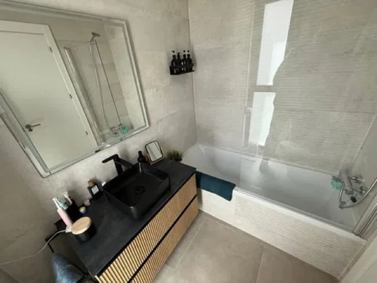 3 Bedroom Middle Floor Apartment for Sale in Los Pacos, Málaga - Image 4