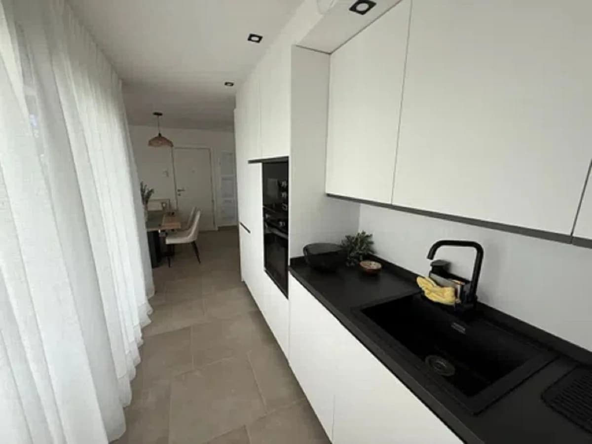 3 Bedroom Middle Floor Apartment for Sale in Los Pacos, Málaga - Image 9