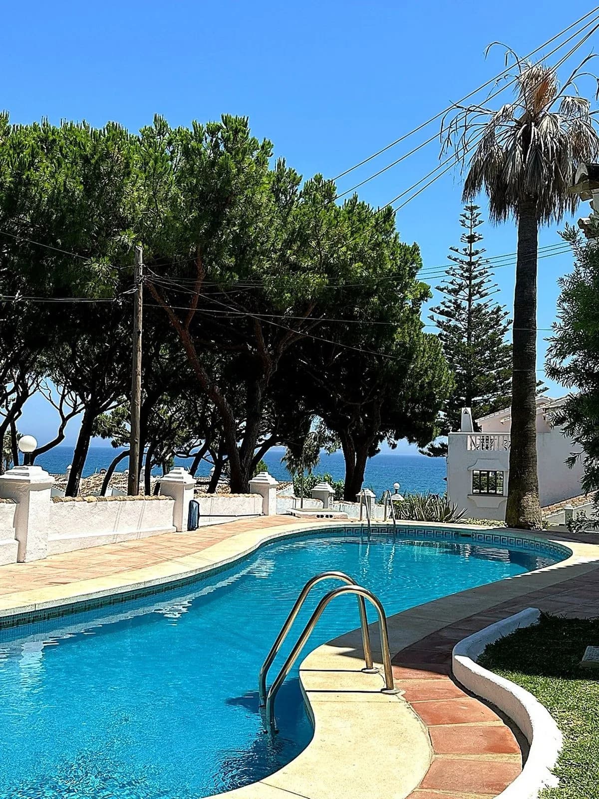 2 Bedroom Top Floor Apartment for Sale in Calahonda, Málaga