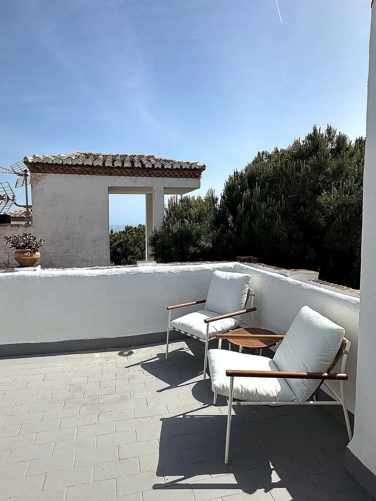 2 Bedroom Top Floor Apartment for Sale in Calahonda, Málaga - Image 4