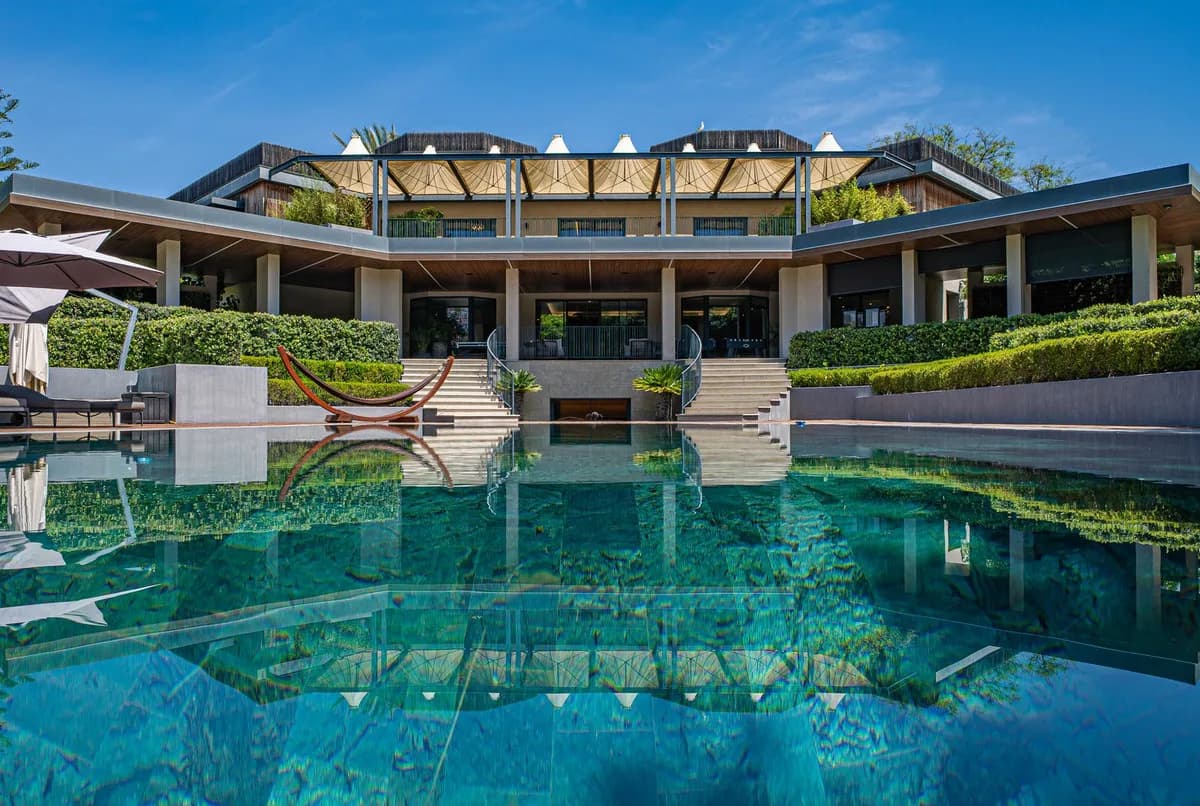 8 Bedroom Detached Villa for Sale in Guadalmina Baja, Málaga