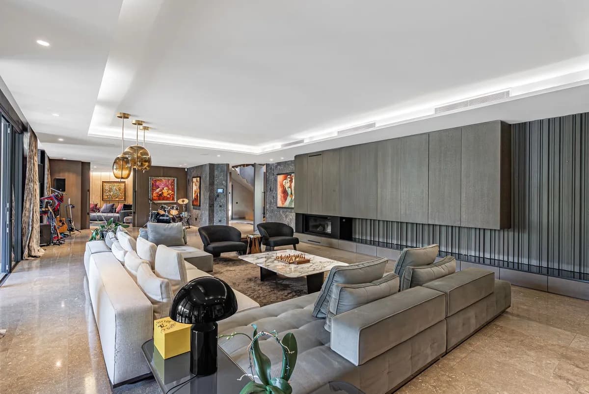 8 Bedroom Detached Villa for Sale in Guadalmina Baja, Málaga - Image 9