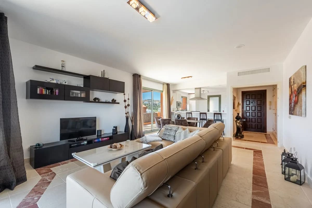3 Bedroom Penthouse for Sale in Atalaya, Málaga - Image 4