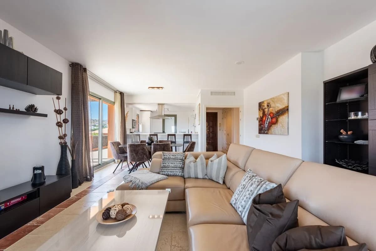 3 Bedroom Penthouse for Sale in Atalaya, Málaga - Image 5