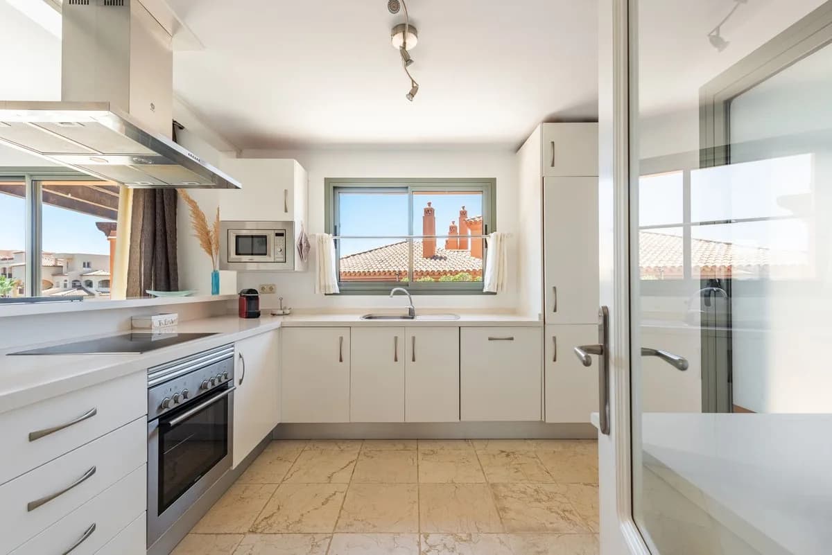 3 Bedroom Penthouse for Sale in Atalaya, Málaga - Image 8