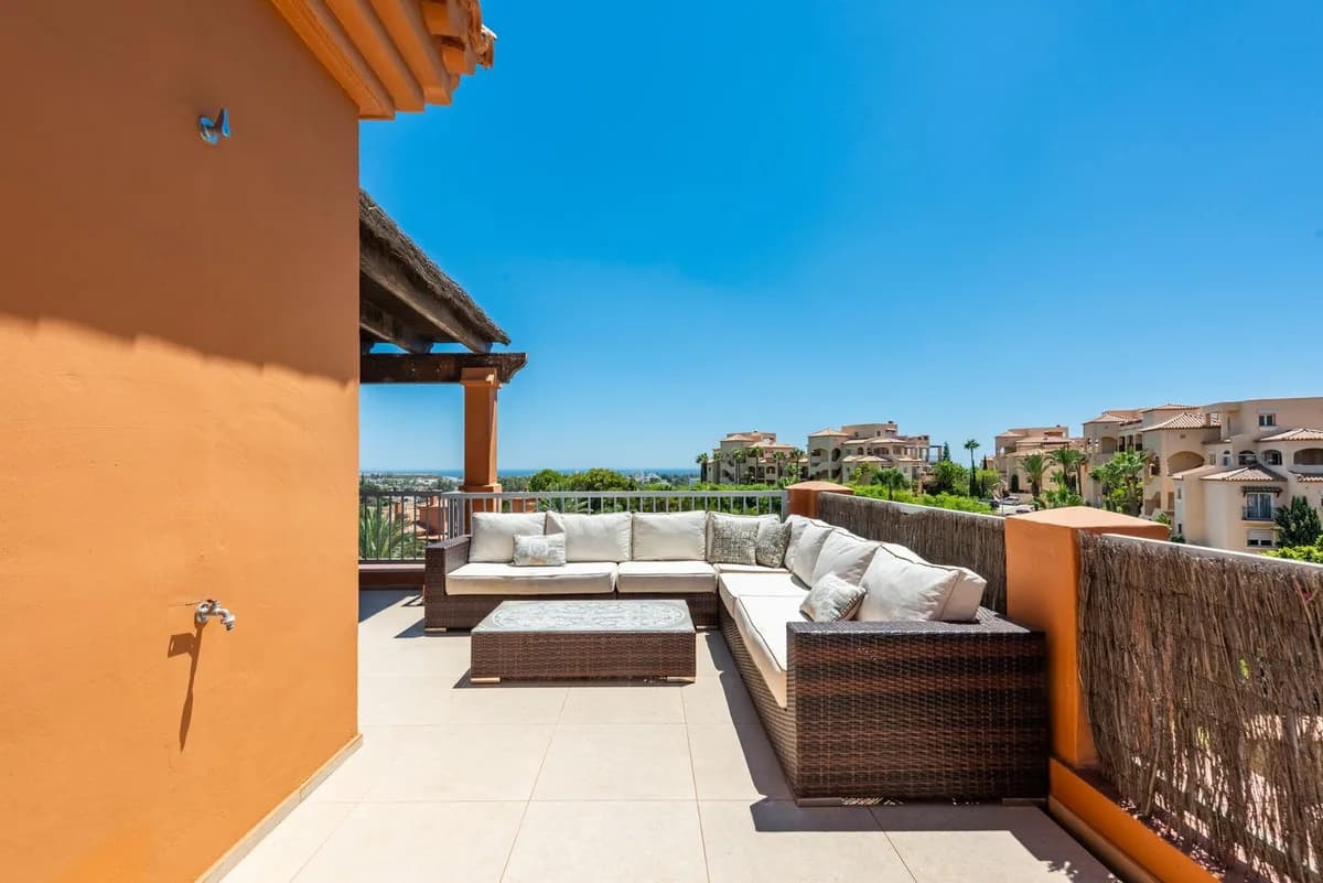 3 Bedroom Penthouse for Sale in Atalaya, Málaga - Image 9