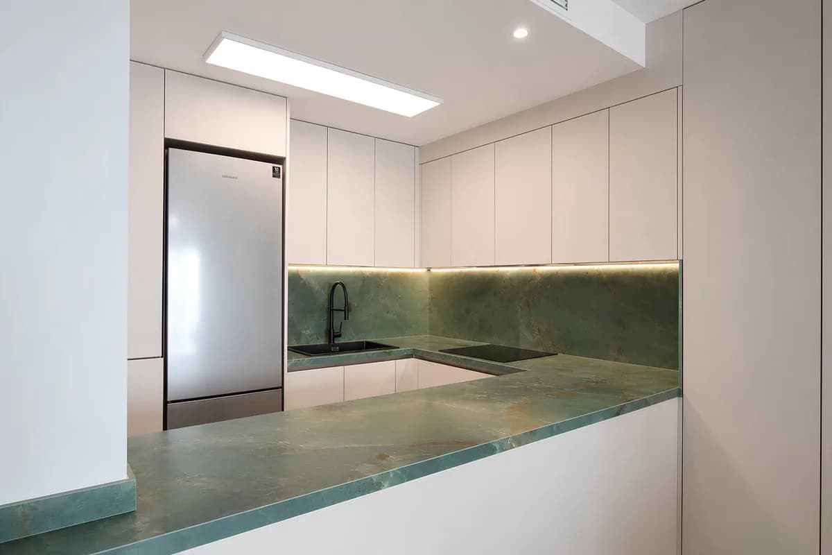 1 Bedroom Top Floor Apartment for Sale in Fuengirola, Málaga - Image 8