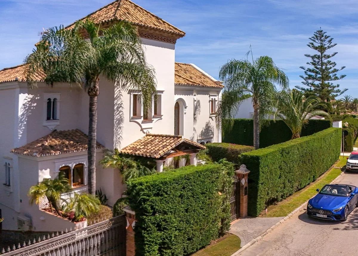 5 Bedroom Detached Villa for Sale in Atalaya, Málaga