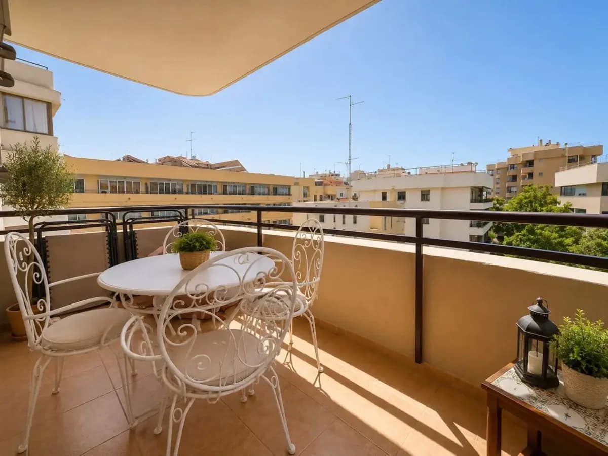3 Bedroom Middle Floor Apartment for Sale in Marbella, Málaga