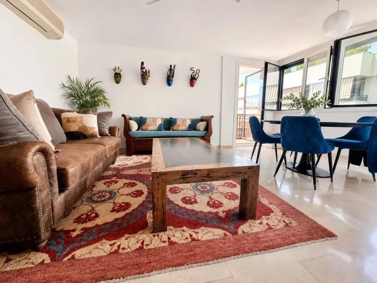 3 Bedroom Middle Floor Apartment for Sale in Marbella, Málaga - Image 4