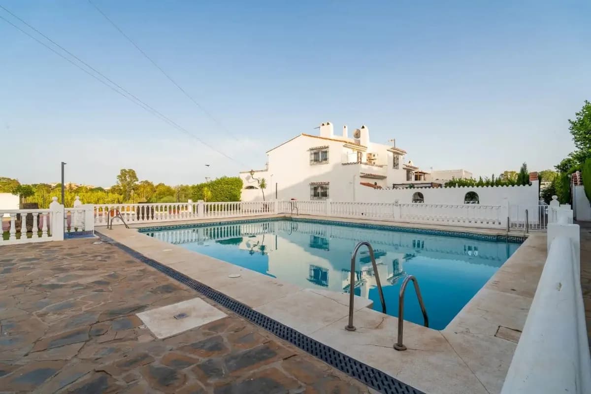 2 Bedroom Townhouse for Sale in Atalaya, Málaga - Image 4