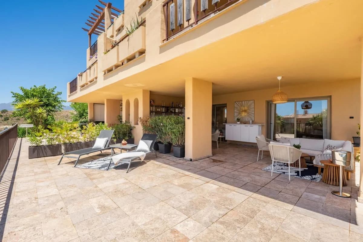2 Bedroom Ground Floor Apartment for Sale in El Paraiso, Málaga - Image 7