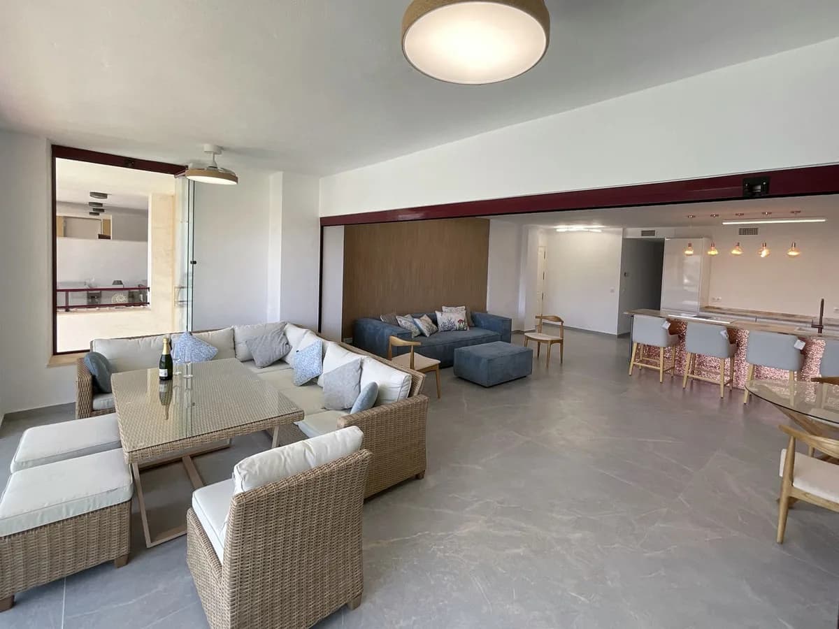 2 Bedroom Middle Floor Apartment for Sale in Sotogrande, Cádiz - Image 8