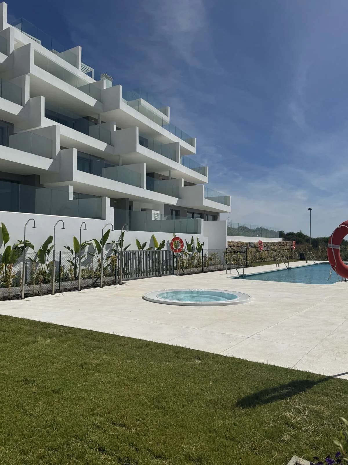 2 Bedroom Middle Floor Apartment for Sale in La Duquesa, Málaga - Image 2