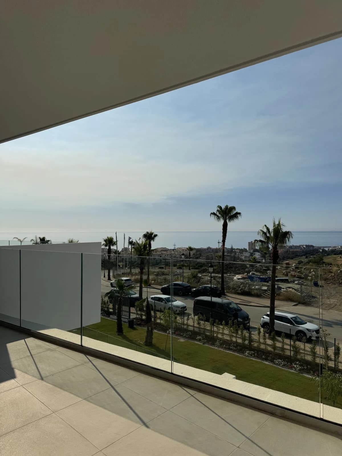 2 Bedroom Middle Floor Apartment for Sale in La Duquesa, Málaga - Image 4