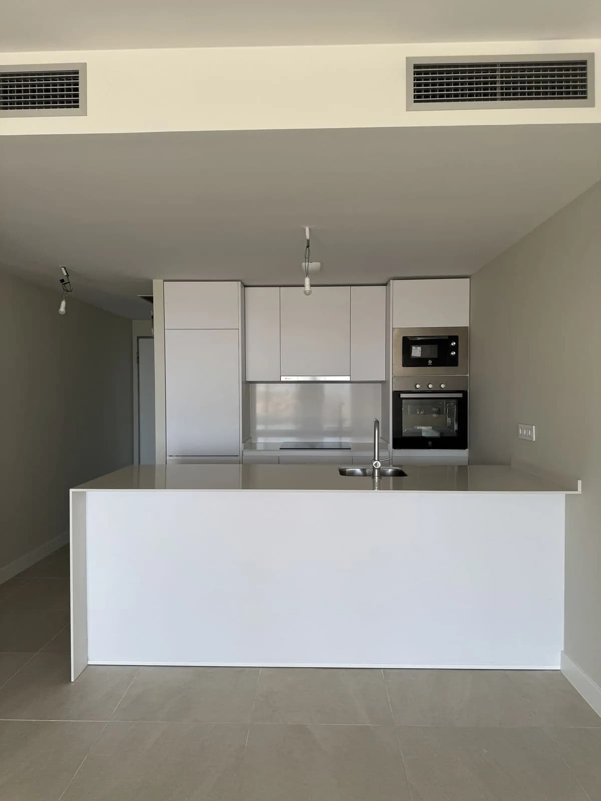 2 Bedroom Middle Floor Apartment for Sale in La Duquesa, Málaga - Image 8