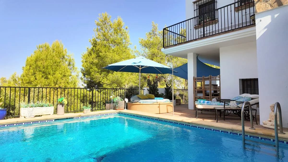 6 Bedroom Detached Villa for Sale in Alhaurín el Grande, Málaga - Image 2