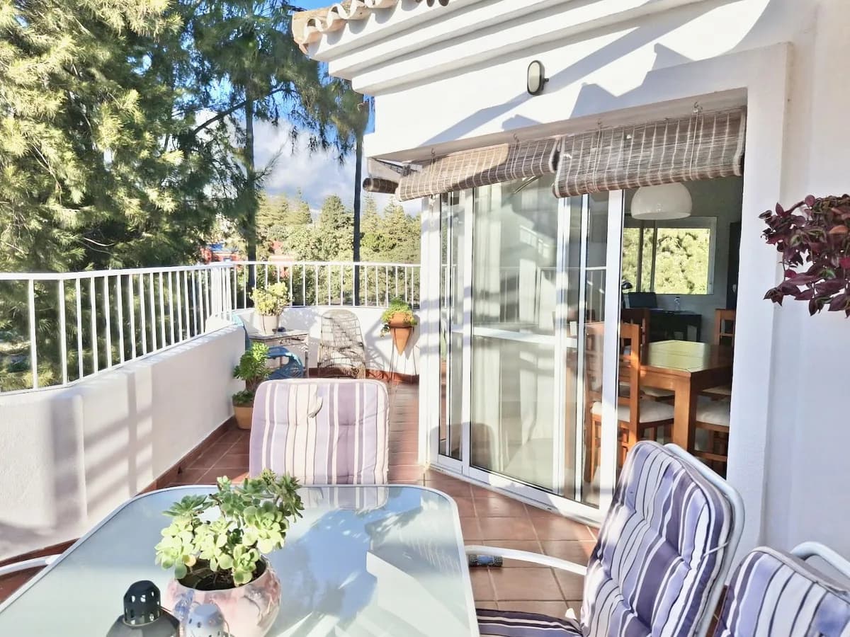 3 Bedroom Middle Floor Apartment for Sale in Mijas Golf, Málaga - Image 4