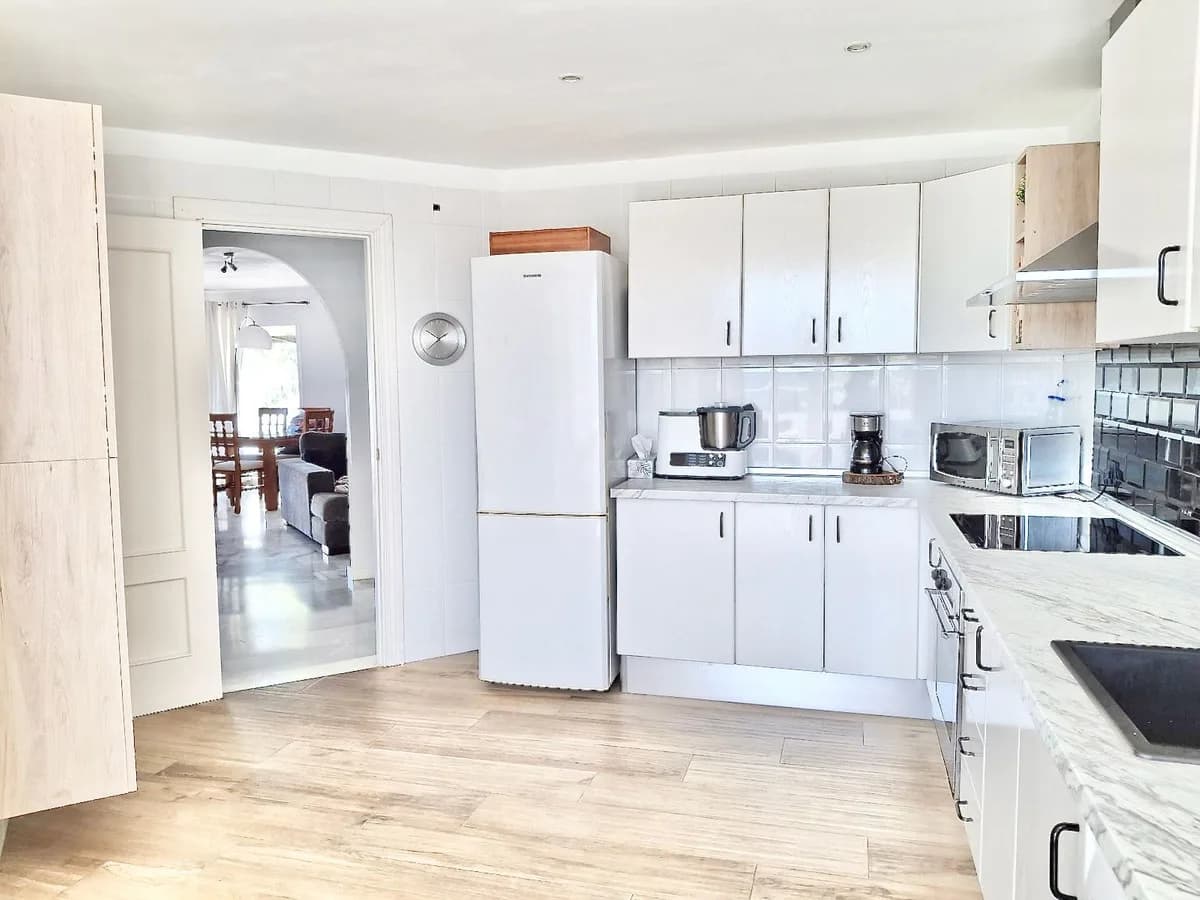 3 Bedroom Middle Floor Apartment for Sale in Mijas Golf, Málaga - Image 8