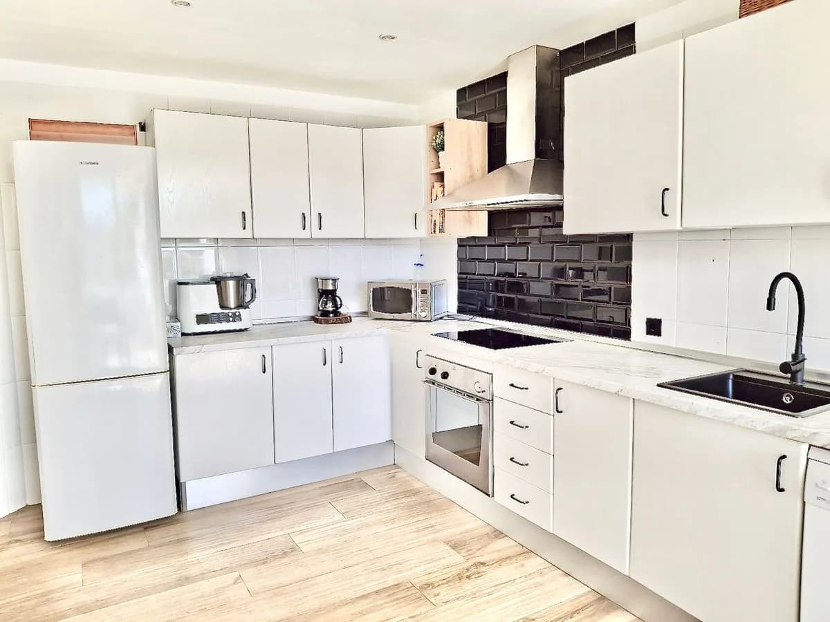 3 Bedroom Middle Floor Apartment for Sale in Mijas Golf, Málaga - Image 9