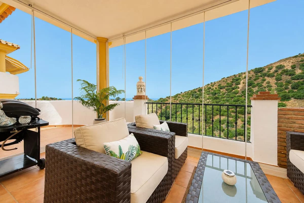 2 Bedroom Penthouse for Sale in Calahonda, Málaga - Image 2
