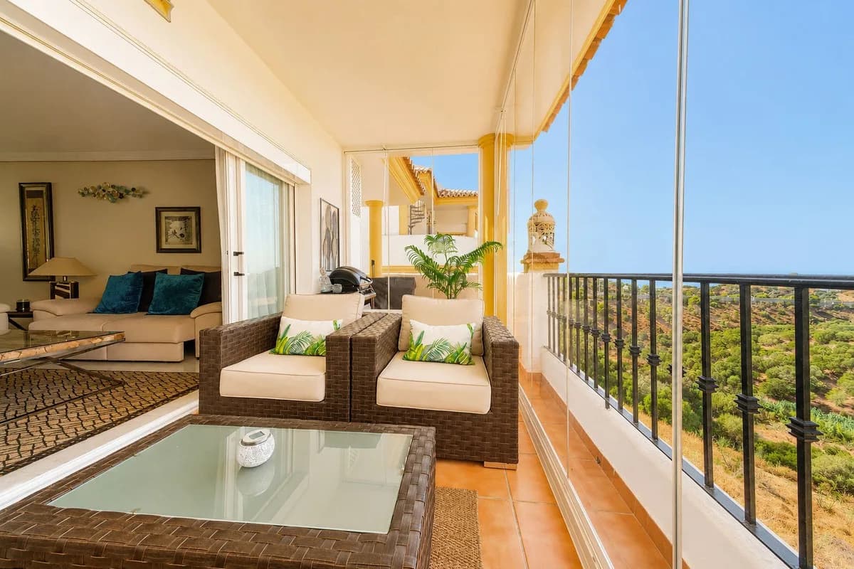 2 Bedroom Penthouse for Sale in Calahonda, Málaga - Image 4