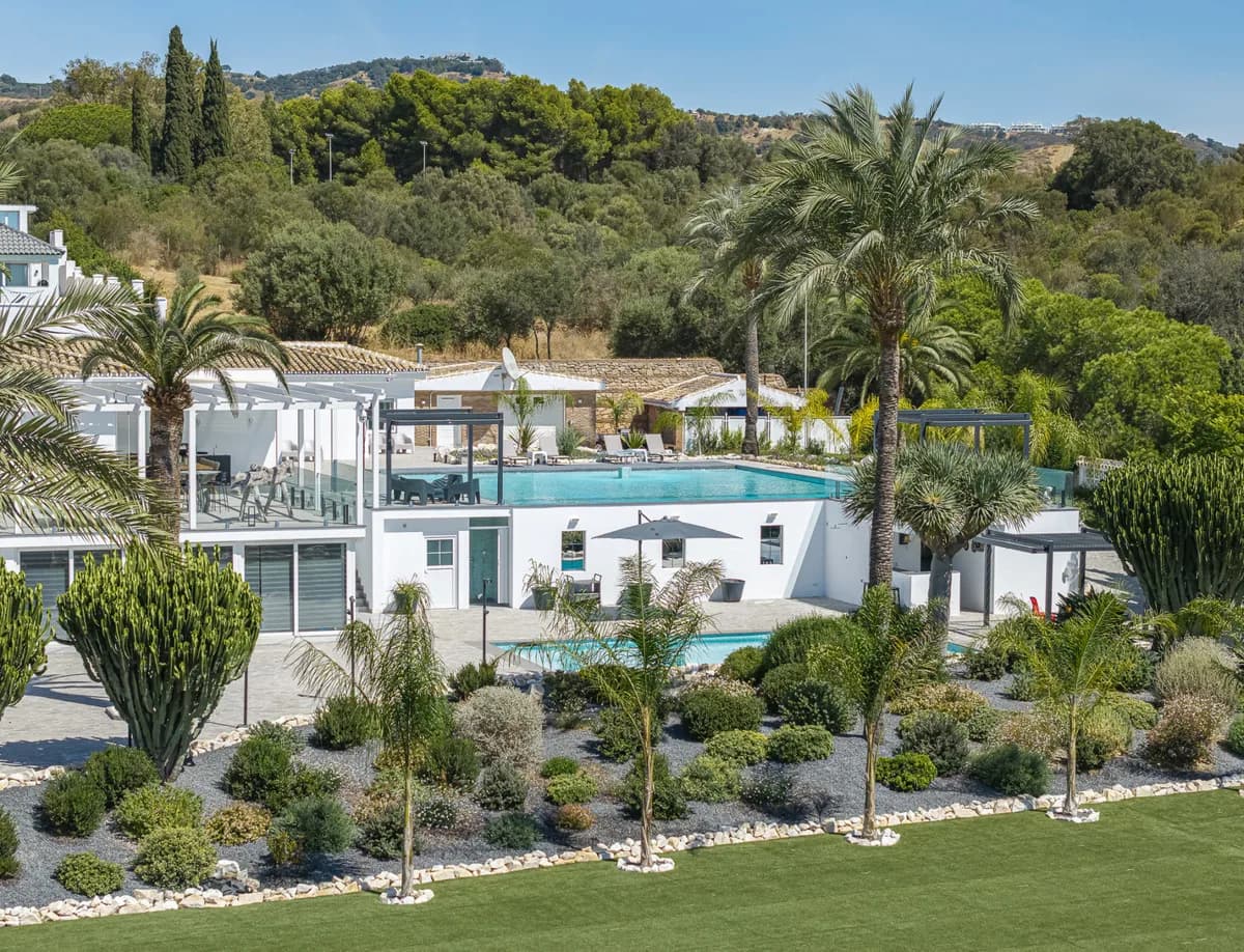 7 Bedroom Detached Villa for Sale in Elviria, Málaga