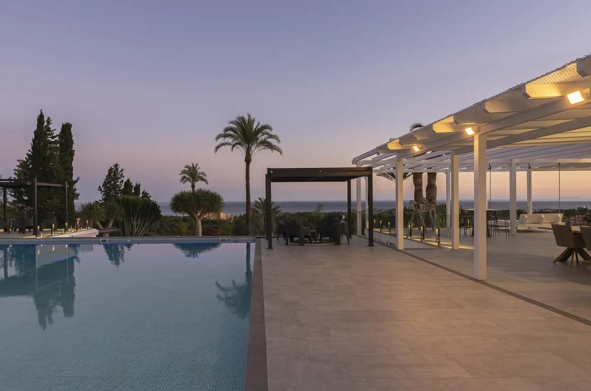 7 Bedroom Detached Villa for Sale in Elviria, Málaga - Image 9