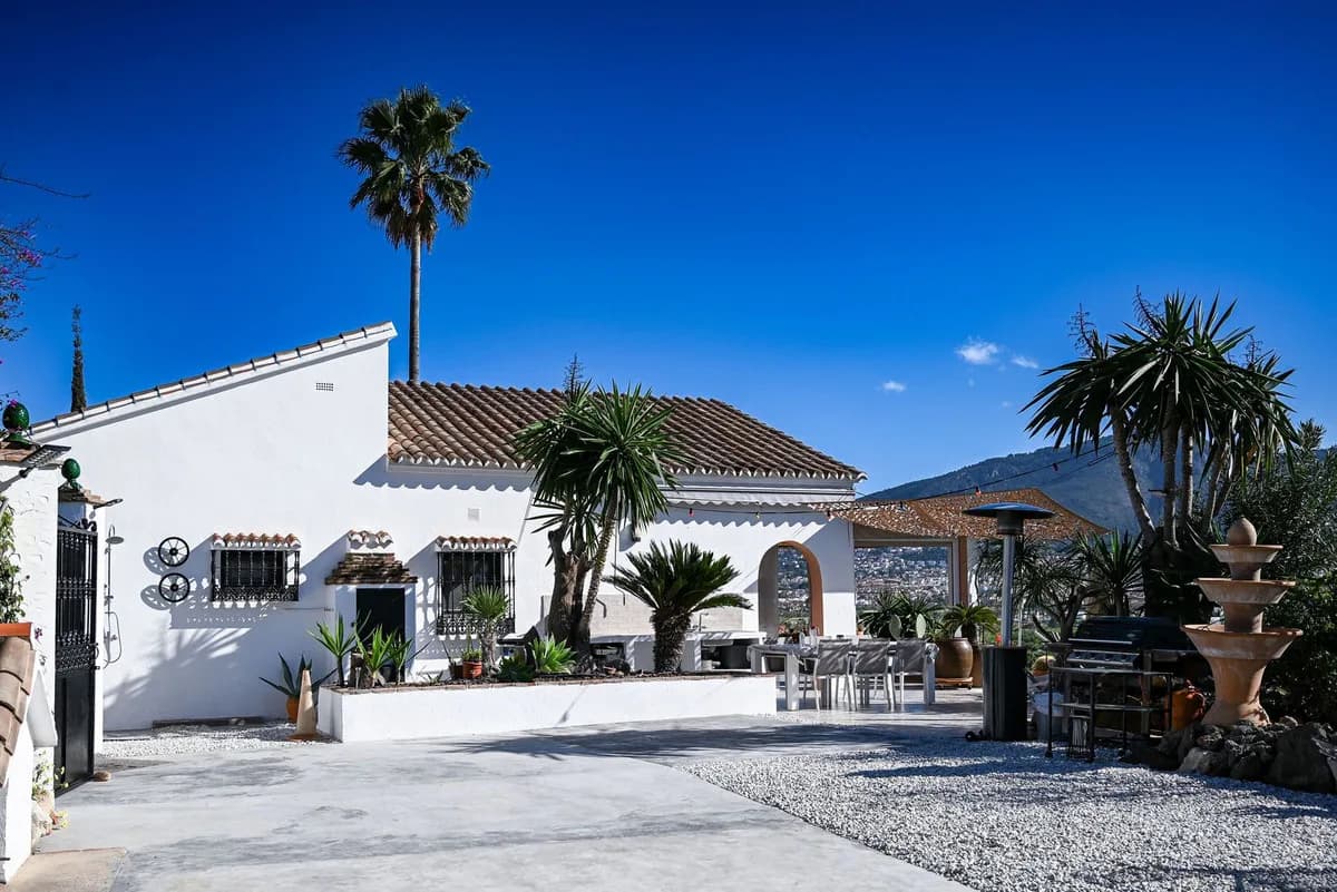 4 Bedroom Detached Villa for Sale in Alhaurín de la Torre, Málaga - Image 2