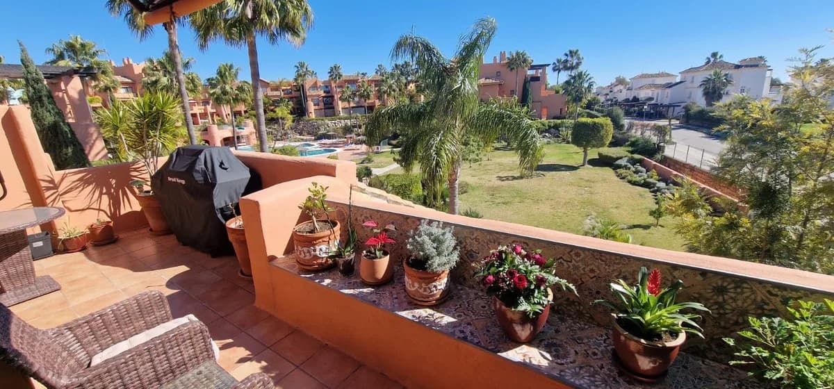 1 Bedroom Top Floor Apartment for Sale in New Golden Mile, Málaga - Image 2