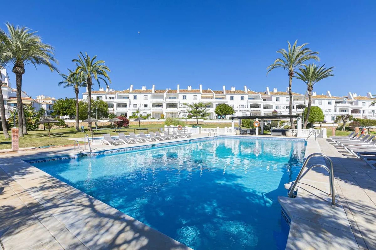3 Bedroom Ground Floor Apartment for Sale in Nueva Andalucía, Málaga