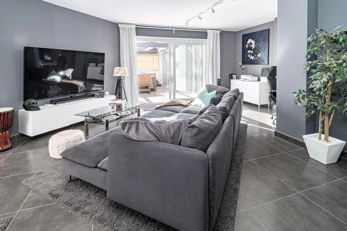 2 Bedroom Penthouse for Sale in Nueva Andalucía, Málaga - Image 2