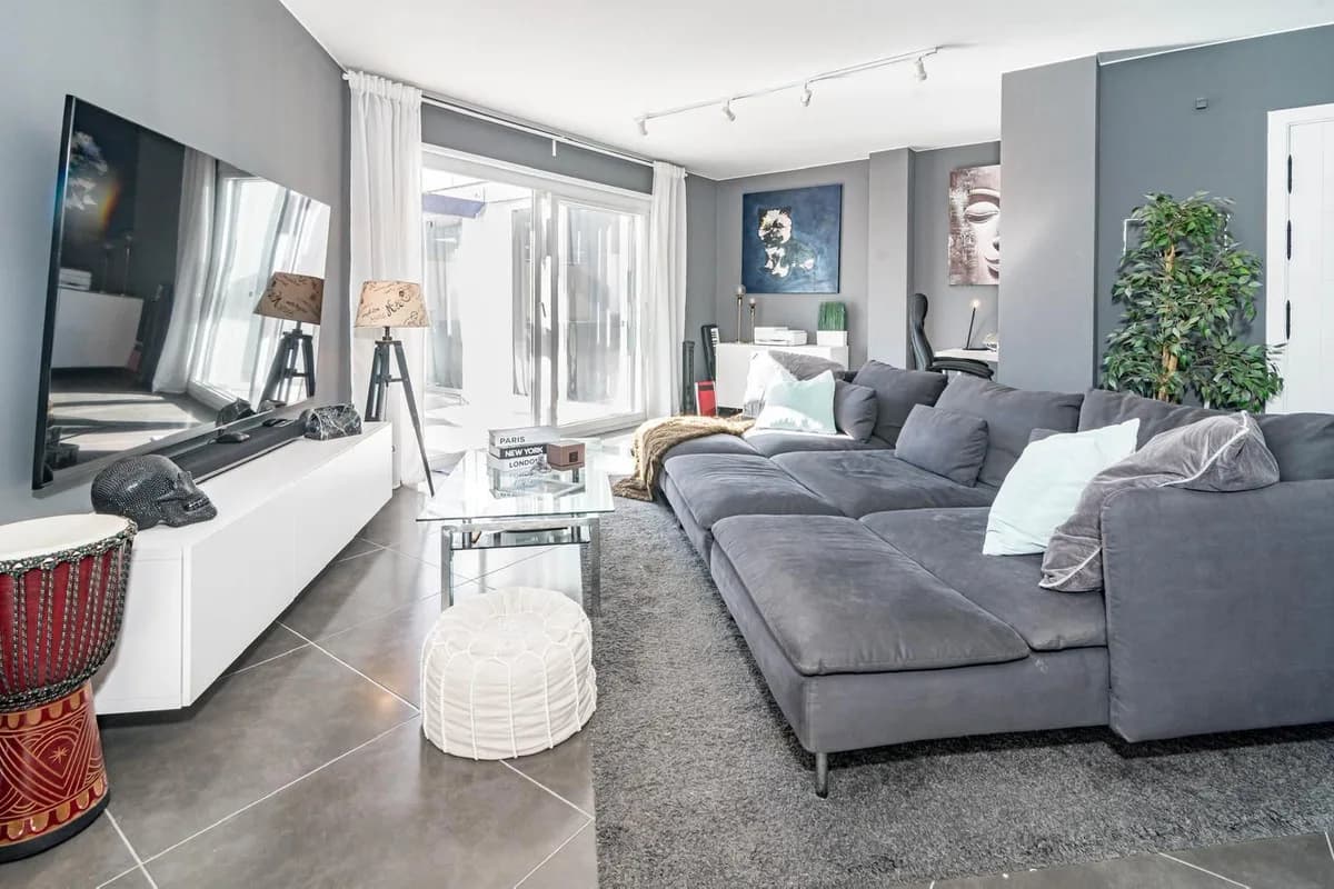 2 Bedroom Penthouse for Sale in Nueva Andalucía, Málaga - Image 3