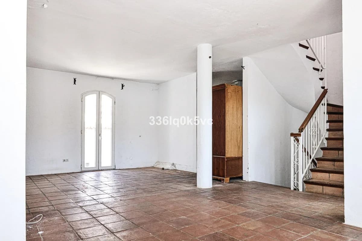 5 Bedroom Townhouse for Sale in Benahavís, Málaga - Image 3