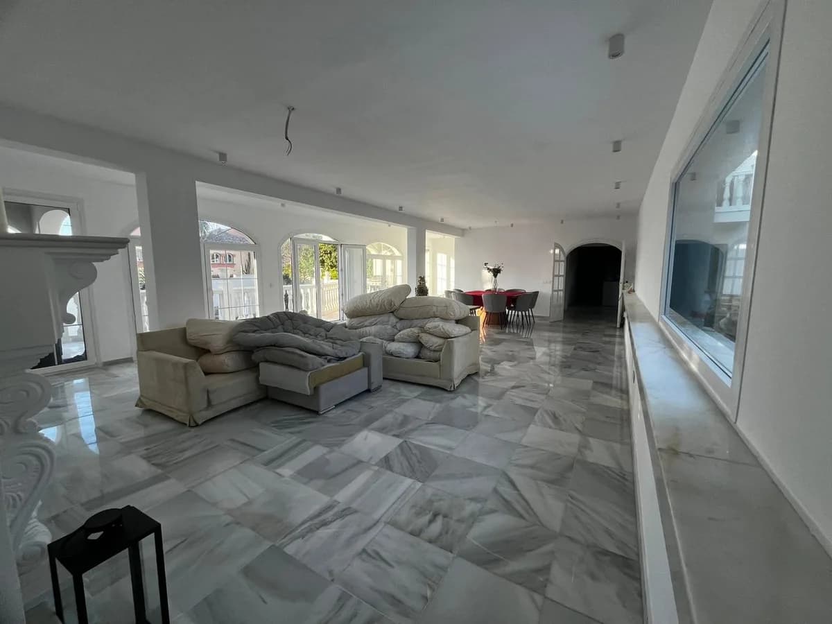 5 Bedroom Detached Villa for Sale in Mijas Costa, Málaga - Image 2