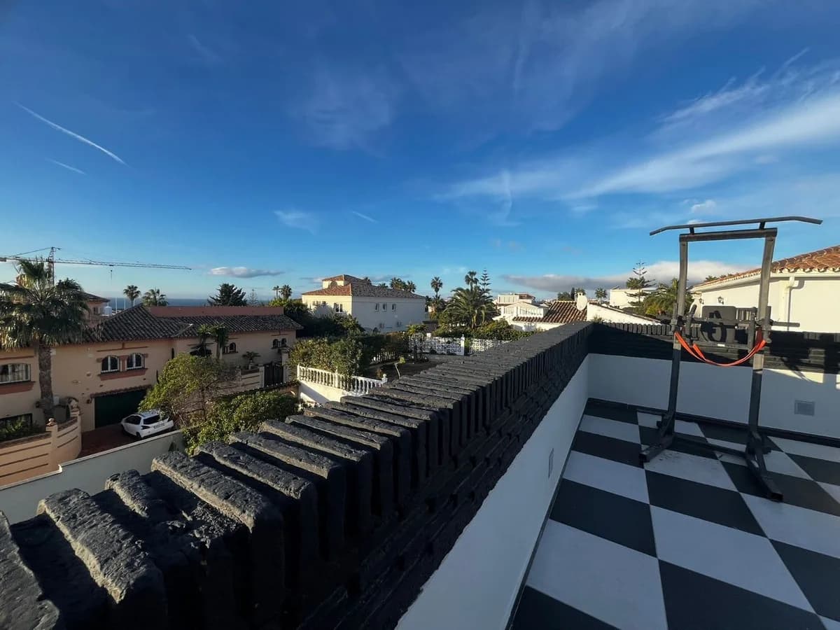 5 Bedroom Detached Villa for Sale in Mijas Costa, Málaga - Image 4