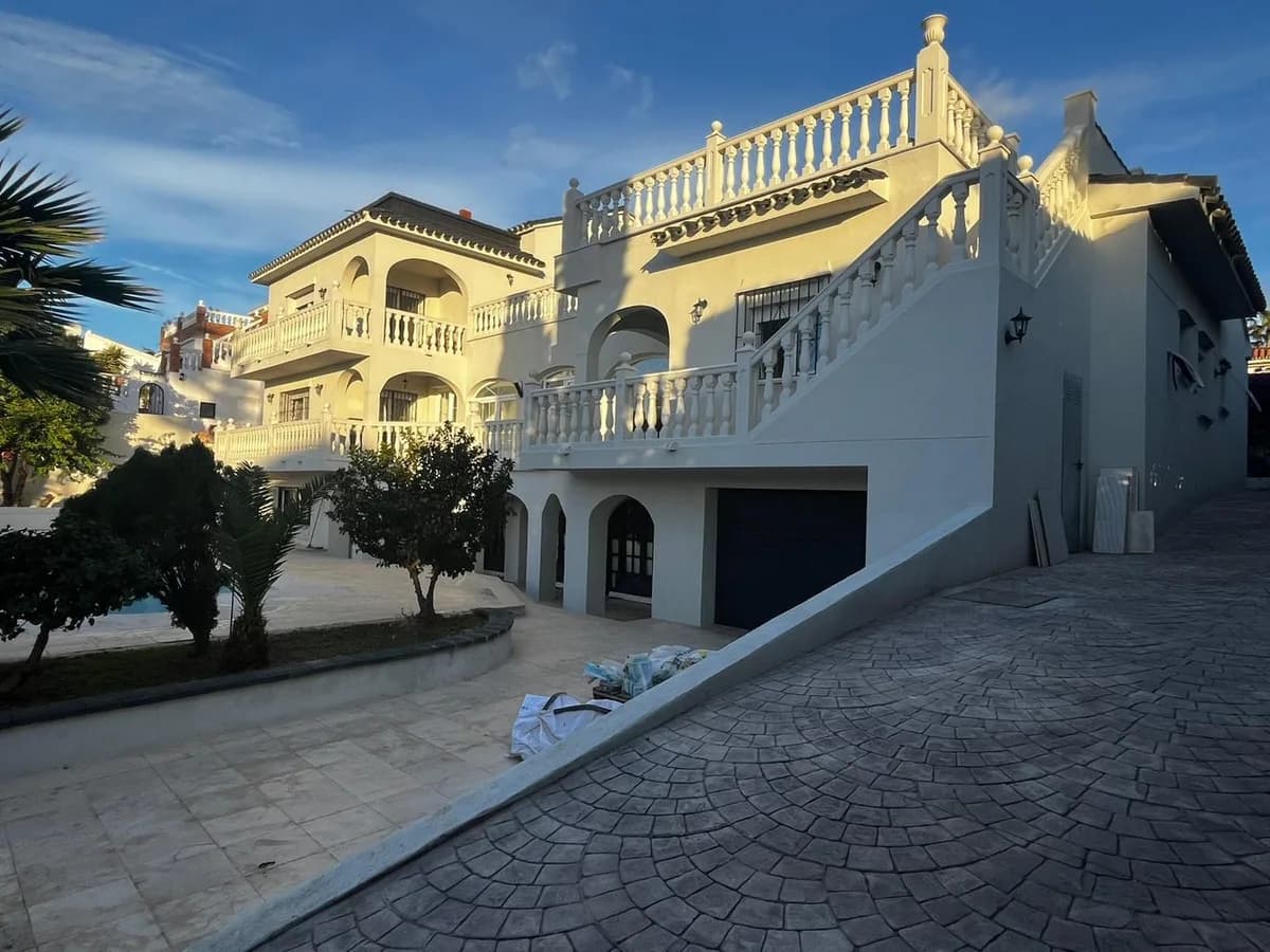 5 Bedroom Detached Villa for Sale in Mijas Costa, Málaga - Image 6