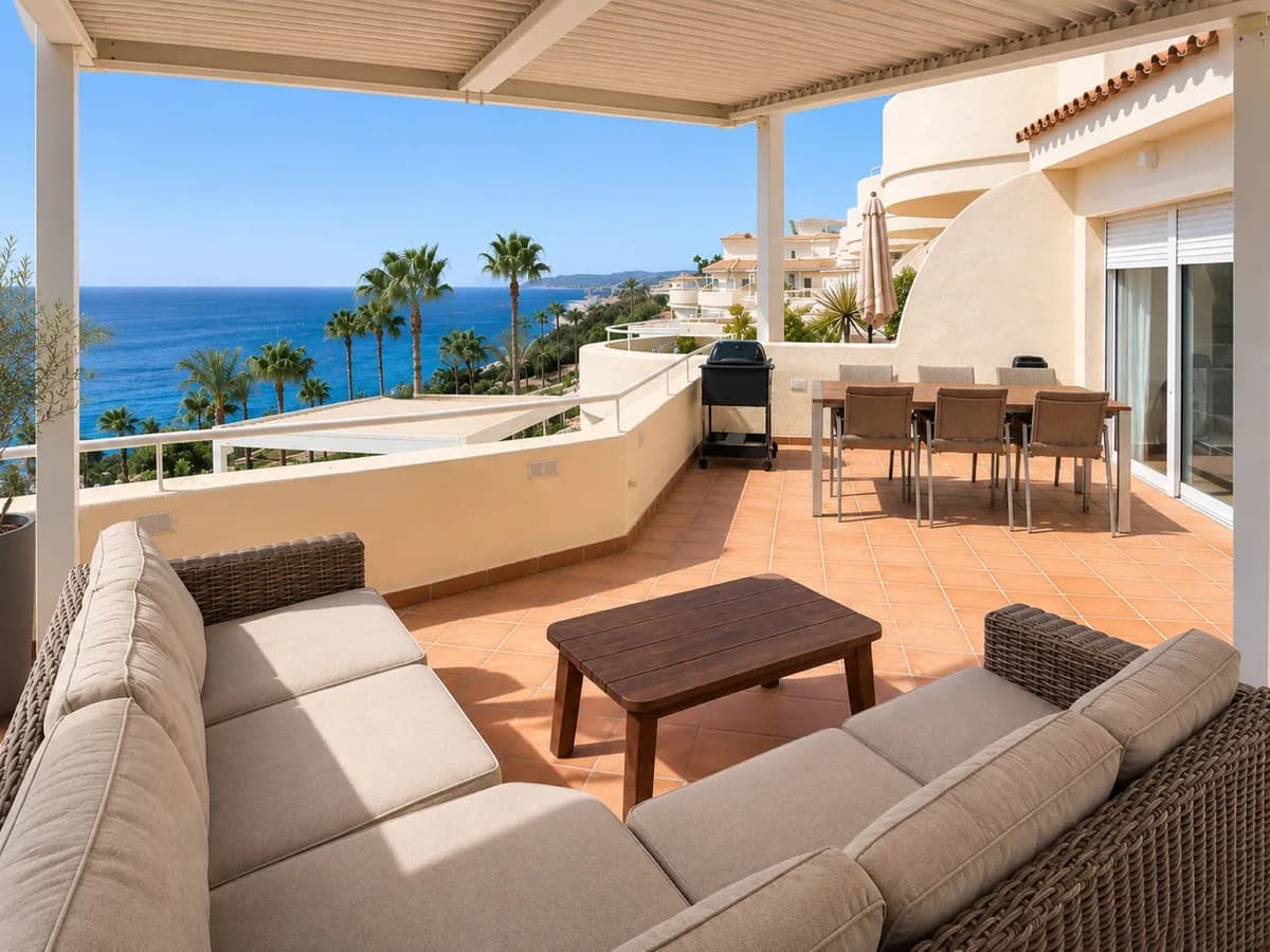 3 Bedroom Penthouse for Sale in Estepona, Málaga