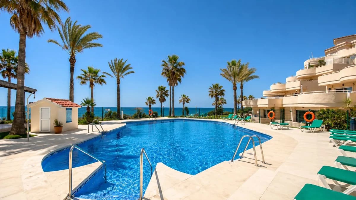 3 Bedroom Penthouse for Sale in Estepona, Málaga - Image 5
