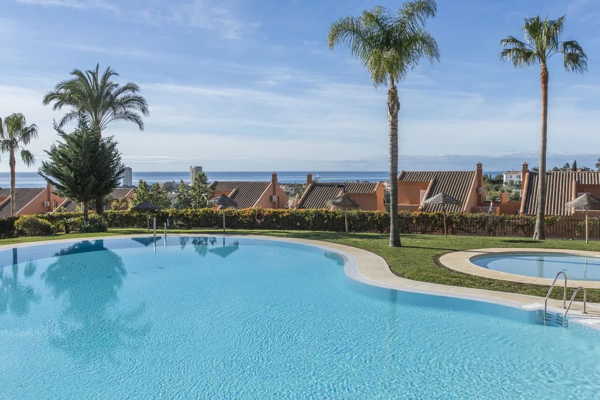 1 Bedroom Middle Floor Apartment for Sale in Elviria, Málaga