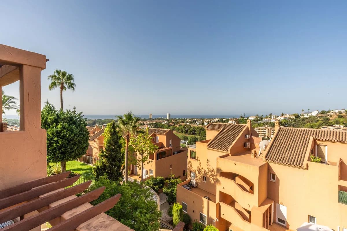1 Bedroom Middle Floor Apartment for Sale in Elviria, Málaga - Image 4