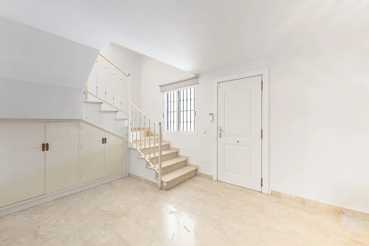 4 Bedroom Semi-Detached House for Sale in Nueva Andalucía, Málaga - Image 3