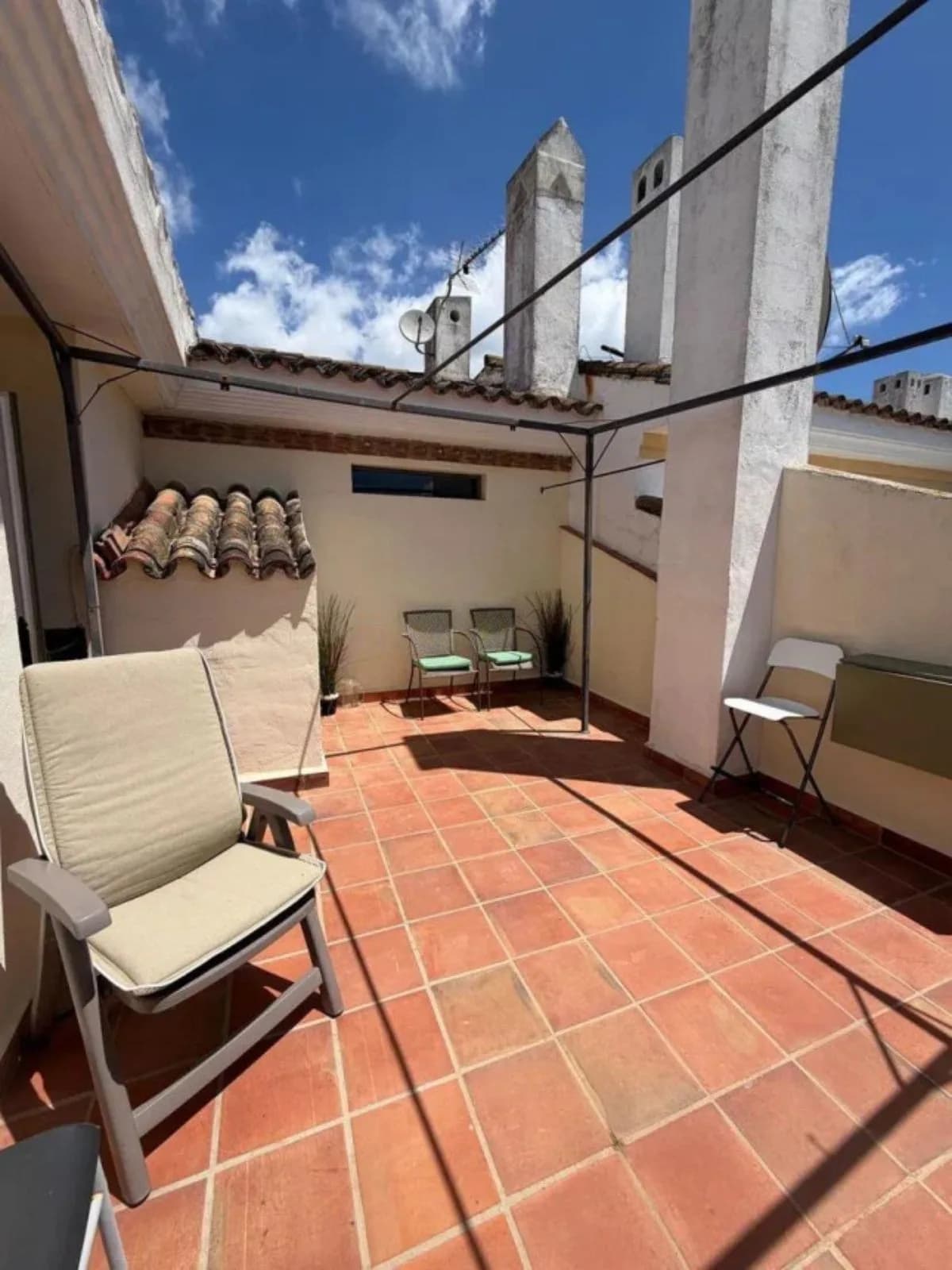 5 Bedroom Semi-Detached House for Sale in Sotogrande, Cádiz - Image 2